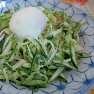 温玉とベーコンの和風サラダパスタ